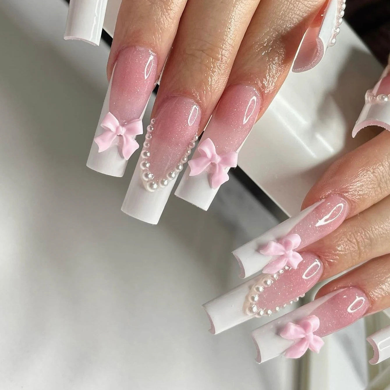 Short Almond Black & White Bow Pearl Press-On Nails