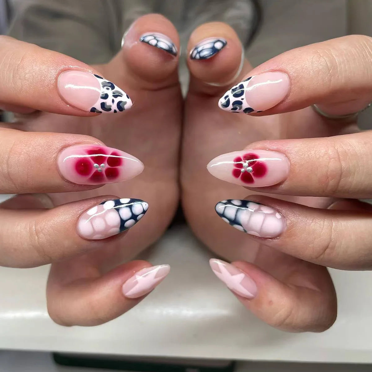 24 pc  Star French Almond Press-On Nails