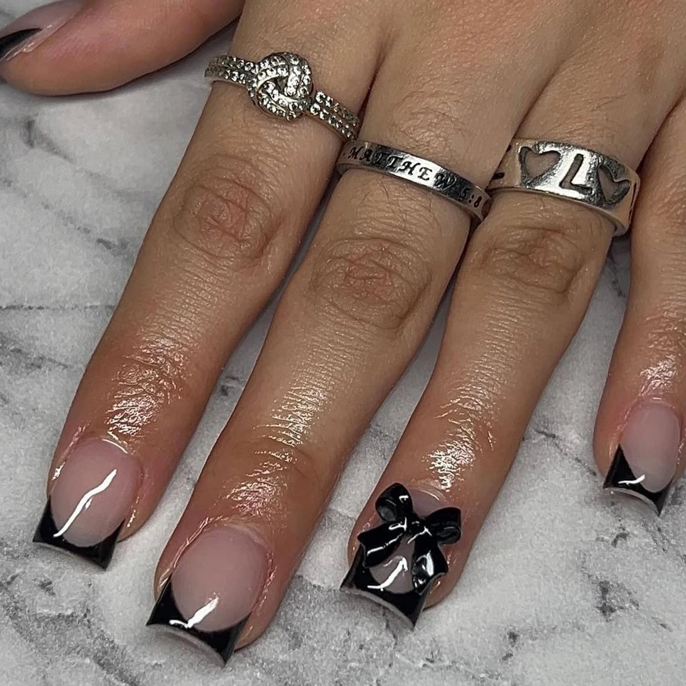 Short Almond Black & White Bow Pearl Press-On Nails